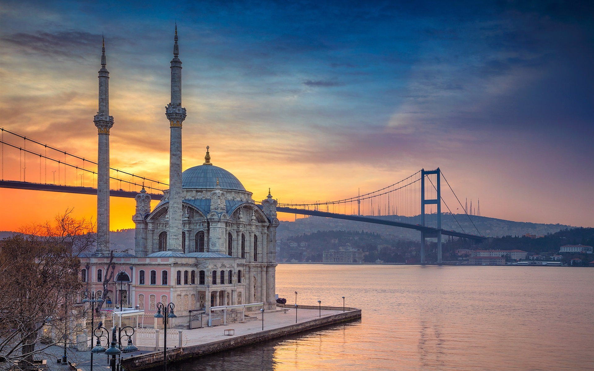 Turkey-Istanbul-bridge-mosque